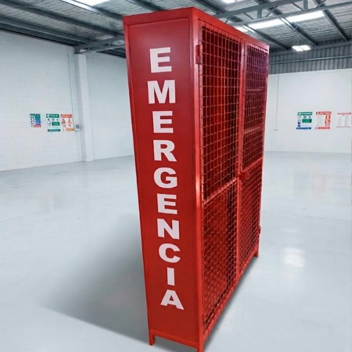 Gabinete mural para tabla espinal y equipos de rescate en área de emergencia industrial
